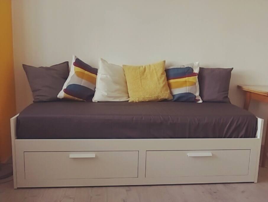 Day-bed for two