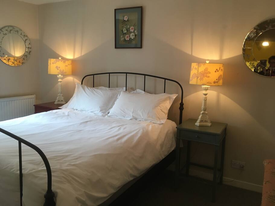 Large,spacious and comfortable king size bedroom.