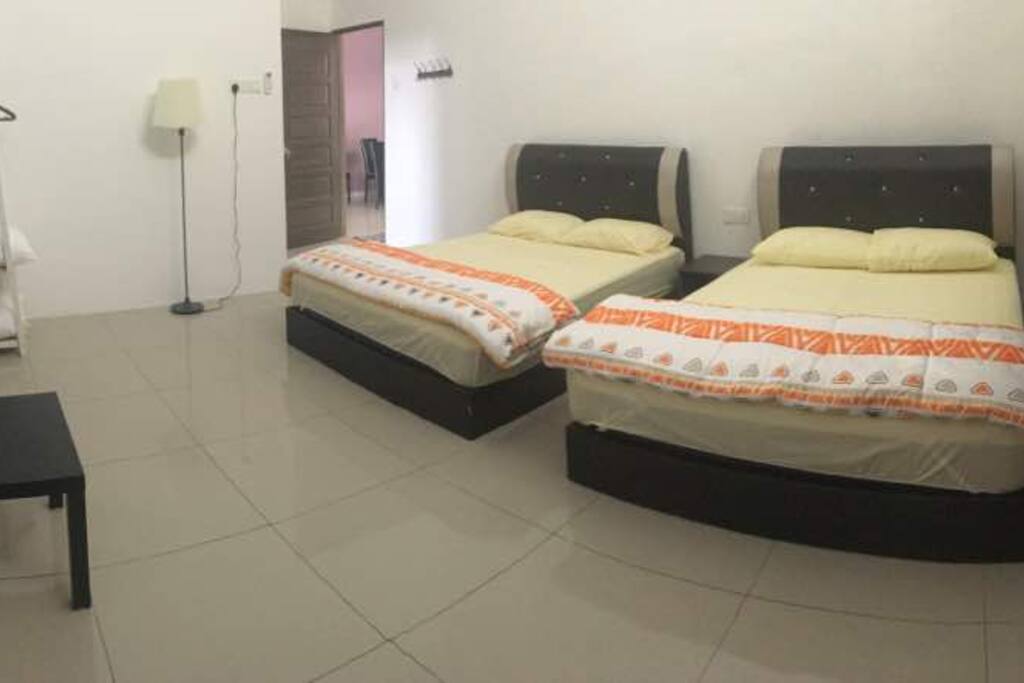 Master bedroom : 2 queen beds + attached bathroom