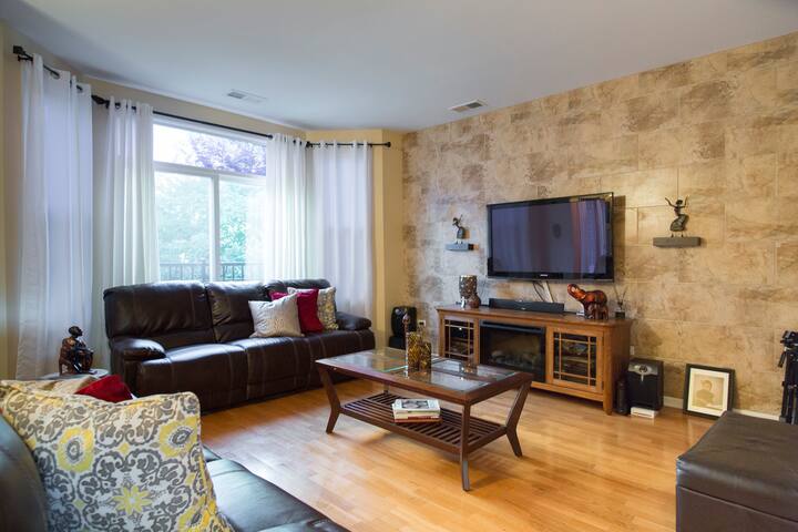 Cozy Condo, close to Downtown & Lake Michigan