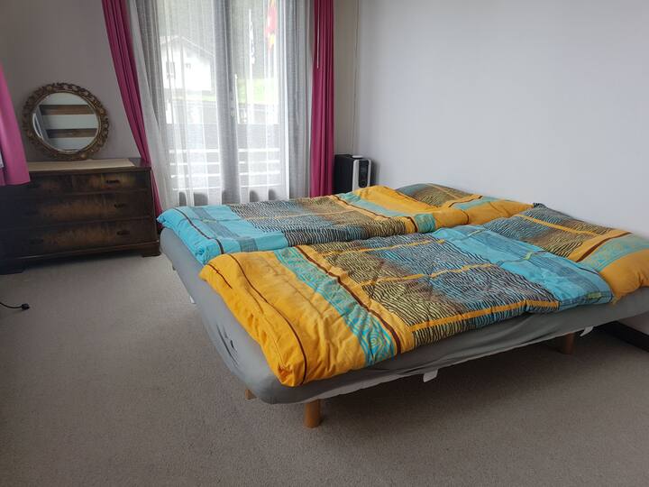 Schlafzimmer EG links