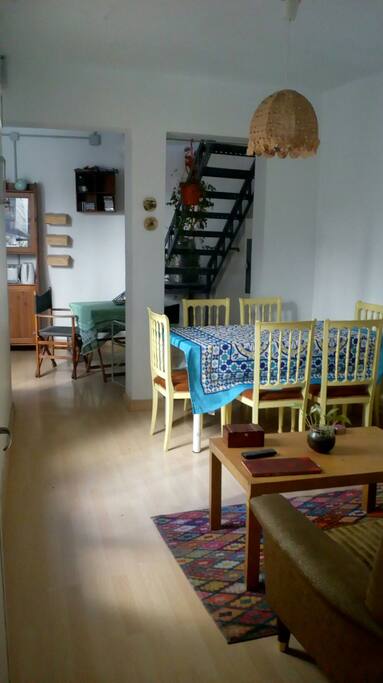 Comedor y sala de estar.
