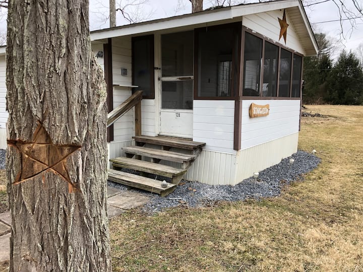 Horns Cabins The Stargazer Cabin by the pasture Cabins for Rent in