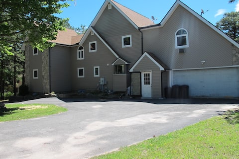Spacious Lake Front House, Sleeps 16
