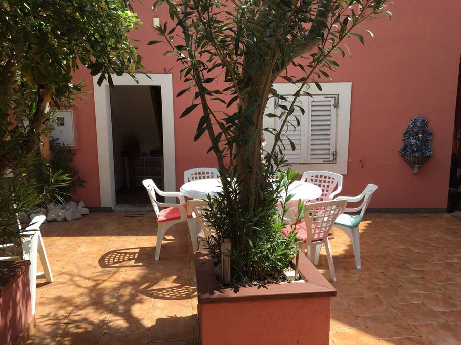 Quiet and isolated terrace with barbecue.