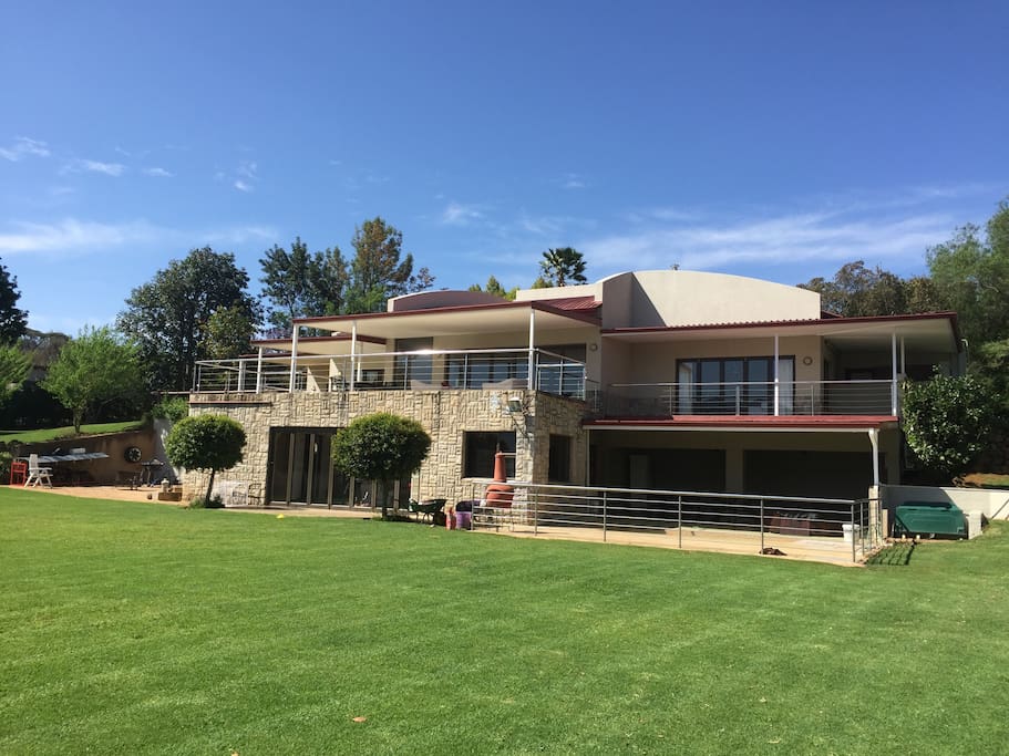 800 square meters of flat lush lawns