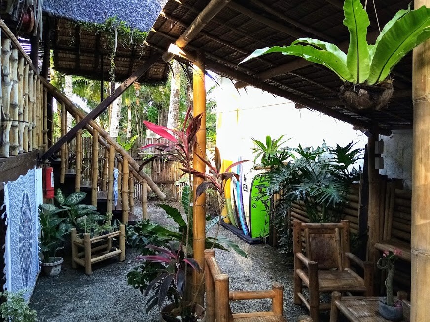 Surfers Garden Cottage with Kitchen and Fiber Cottages for Rent in