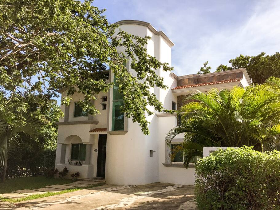 THE FRONT OF THE HOUSE