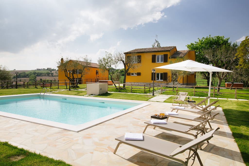 casolari e piscina esterna