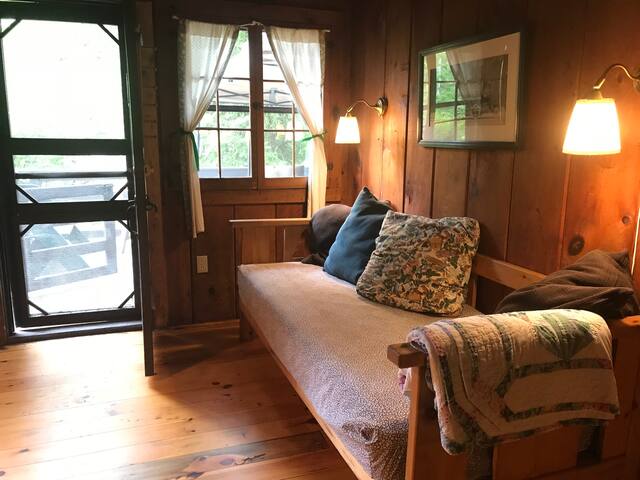 Cozy Pet Friendly Hemlock Cottage On Lake George Cabins For