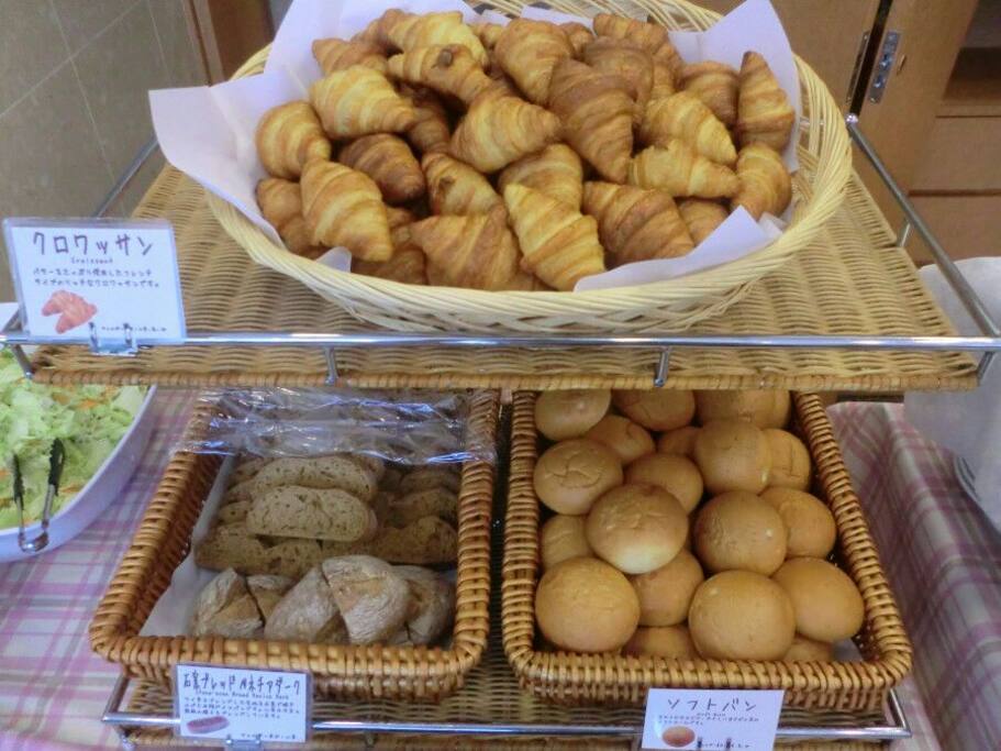 焼きたてパンを毎朝ご提供Freshly baked bread every morning
