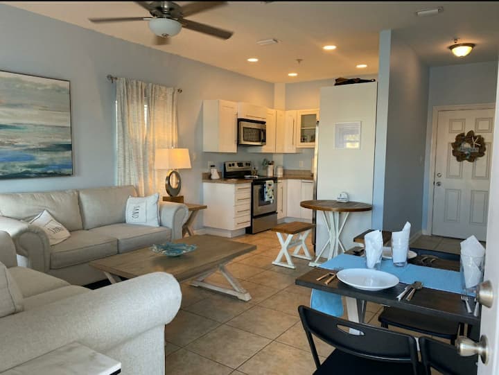 Beautiful And Cozy Waterfront Condo - Port Isabel, TX