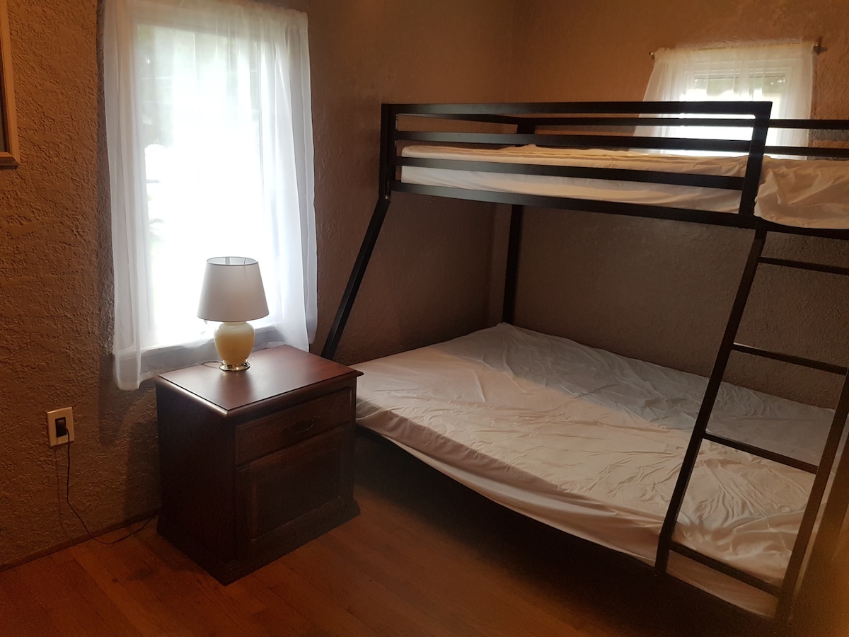 2 ห้องนอนพร้อมเตียงสองชั้น