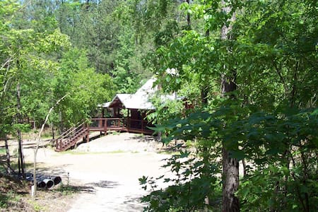 Sam Star-secluded/pets ok/wifi/hot tub/pool table