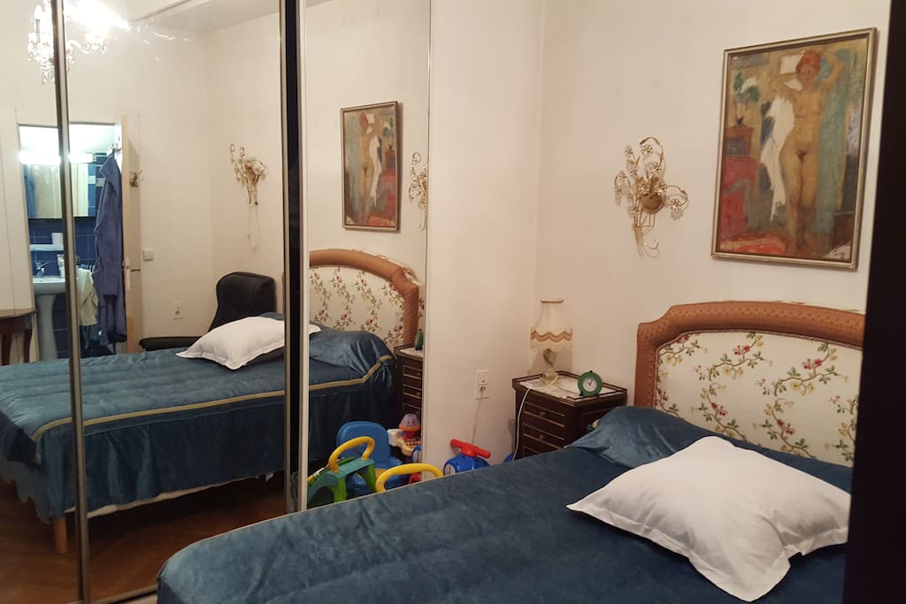Chambre climatisé avec wifi,Tv écran plat et accès petite terrasse.