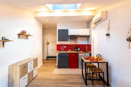 Cosy studio harbor district with AC 2mn from beach