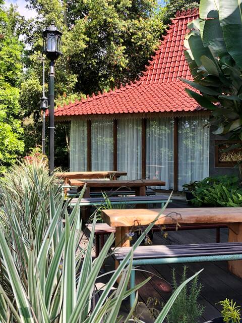 Joglo Bungalow with a View in Lembang f/ Families!