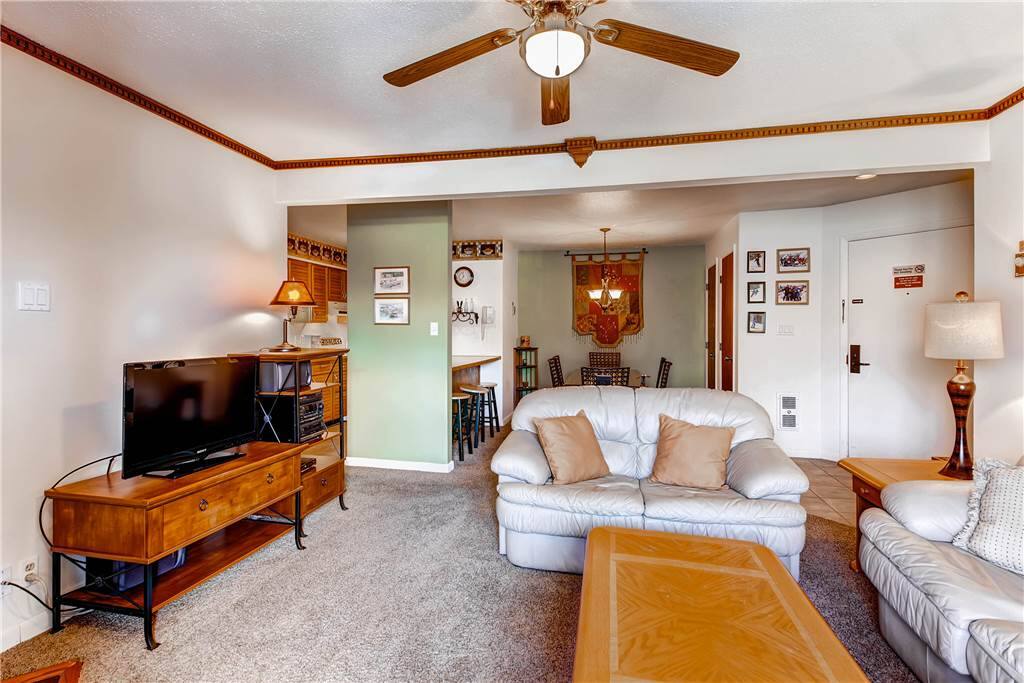 Bedroom,Indoors,Room,Chair,Furniture