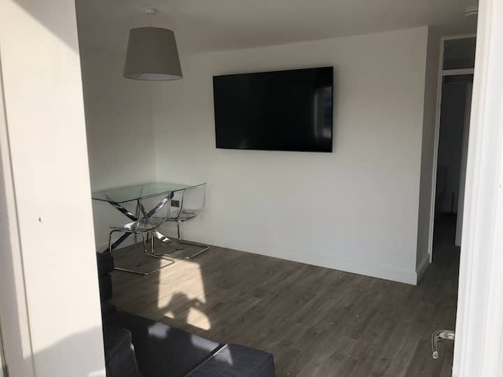 Modern Village Bungalow Close To M5 J25
Taunton - Taunton
