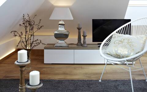 Space and atmosphere under the rooftop (No. 7)