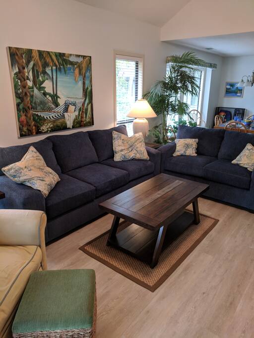 Cozy Living Rm with TV, DVD