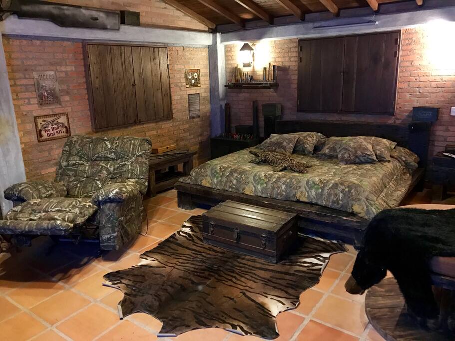 Cama king size y silla reclinomatic vibradora y con calefaccion.