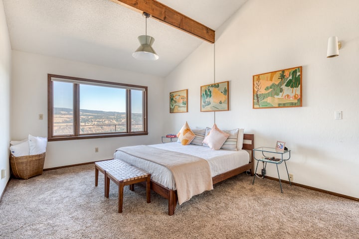 ห้องนอนเตียงคิงไซส์ใหญ่พิเศษพร้อมวิวที่งดงาม!