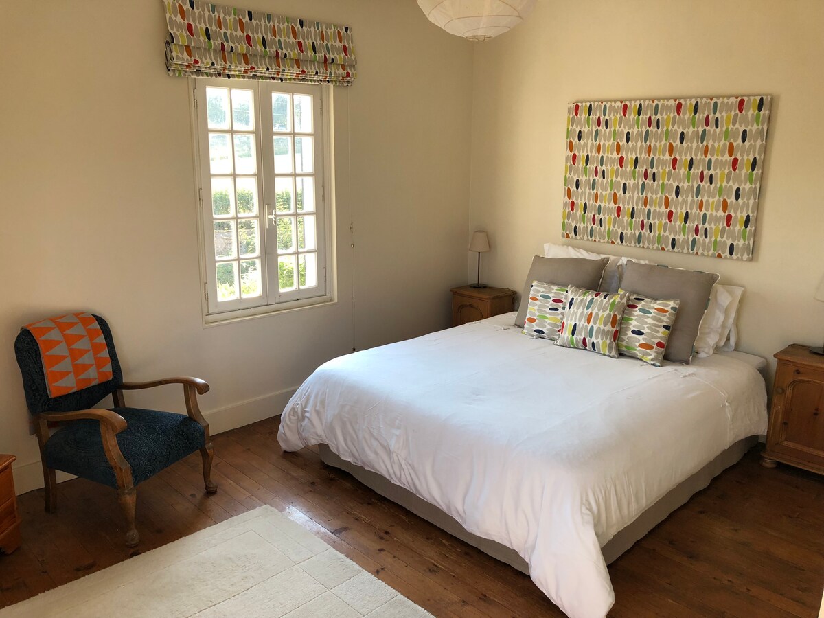 Საძინებელი 1  - საწოლი 152 × 203 სმ