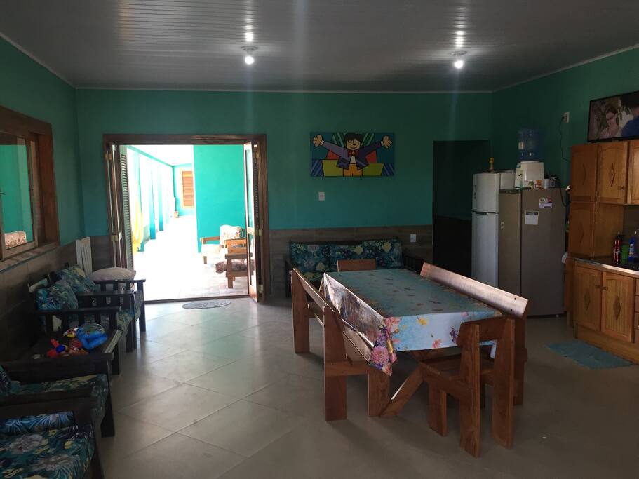 visão entrando na casa.