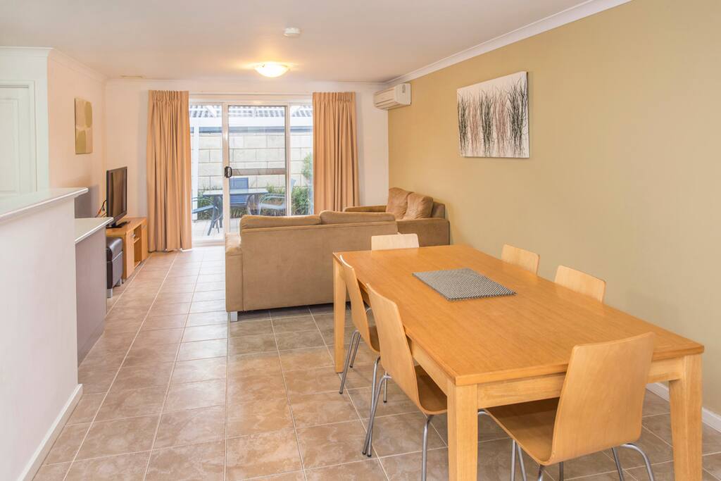 Living/dining area