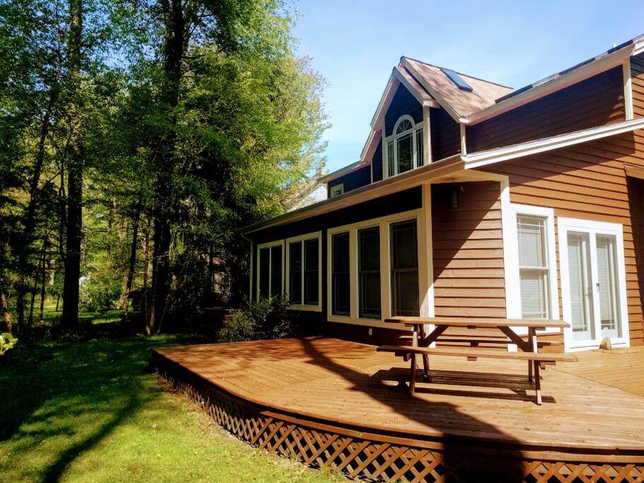 The deck and picnic table.