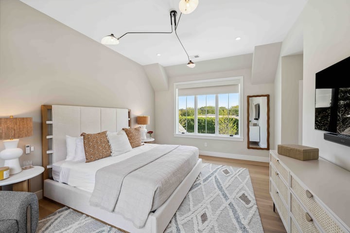 نافذة غرفة
ظلال إلكترونية
سرير كينج
من المستوى الثاني