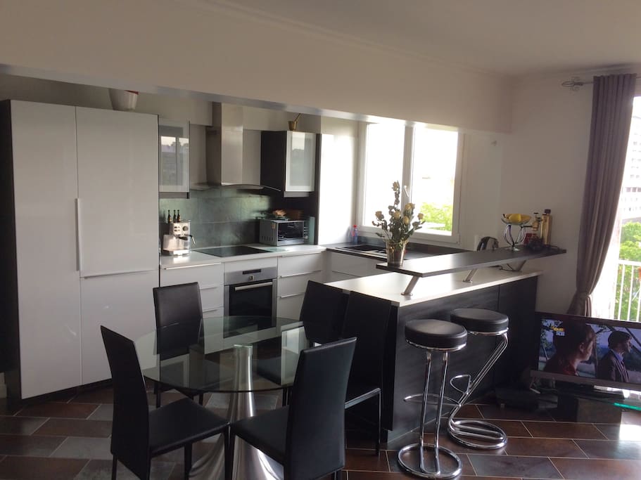 Kitchen & dining room