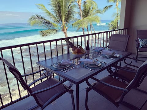 Renovated Oceanfront Penthouse in Kona with AC