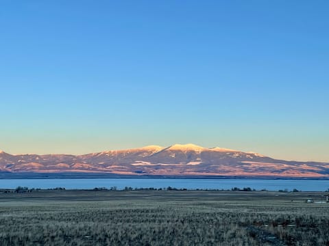 Successful Airbnb property: Cozy Lakeview Cabin |Stunning Lake & Mountain View in Helena