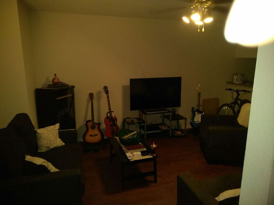 Re angled view of living room