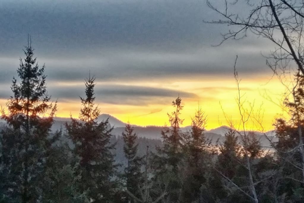 Juste une vue "MAGNIFIQUE" à observer de votre lit au coucher du soleil..... et ensuite compter les étoiles