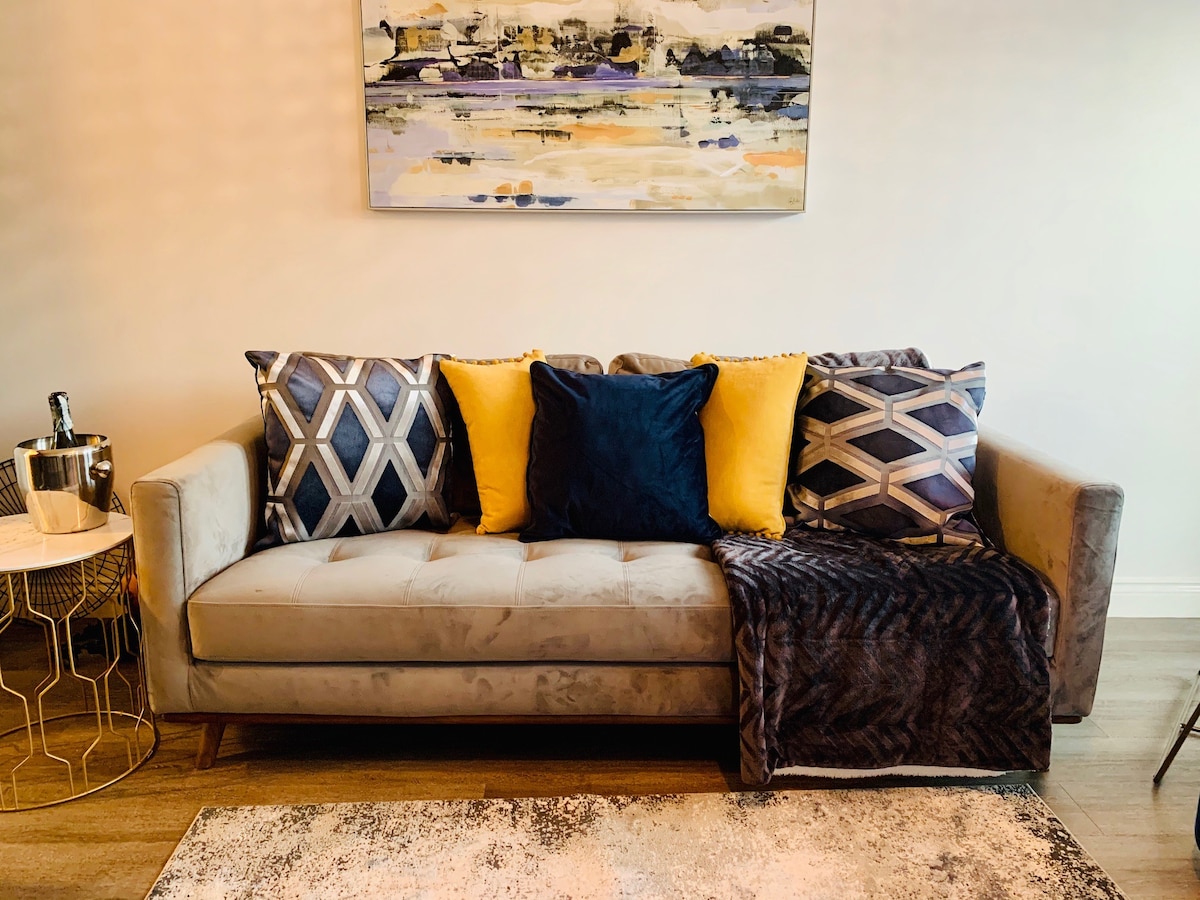 Popular Airbnb listing: The perfect  city break 3 bedrooms/Parking in Trowse With Newton