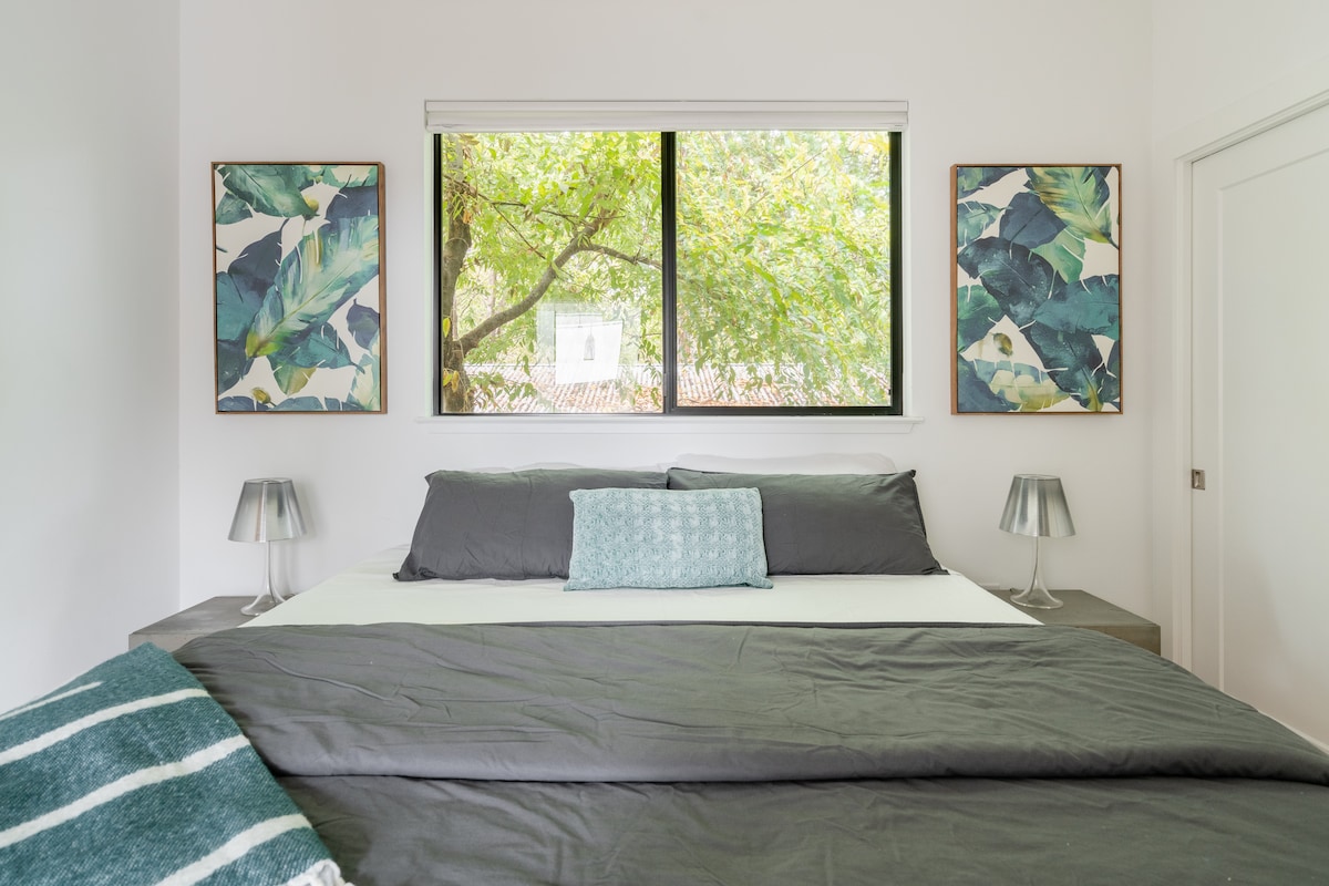 Modern East ATX Gem | Workspace + Walk everywhere