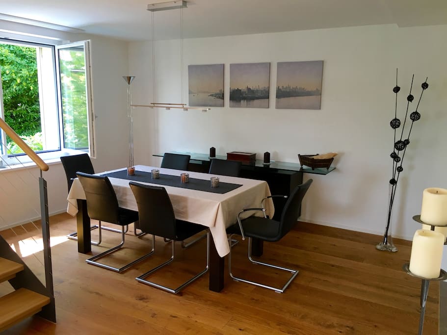 Dining room with leather chairs for 6 persons