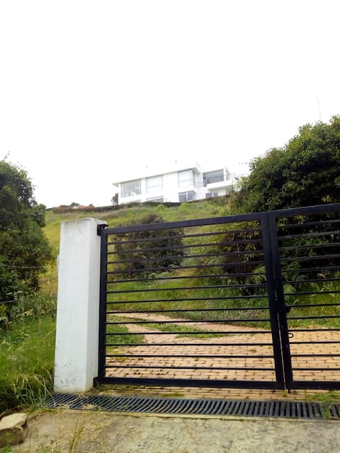 The entire White House for 2 people.