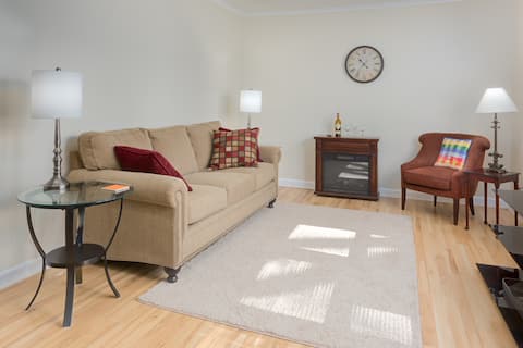 Popular Airbnb listing: Cozy Cameron Village Condo/NCSU/Downtown in Cameron Village