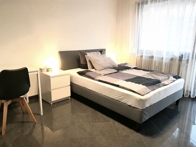 Schönes Apartment mit Balkon