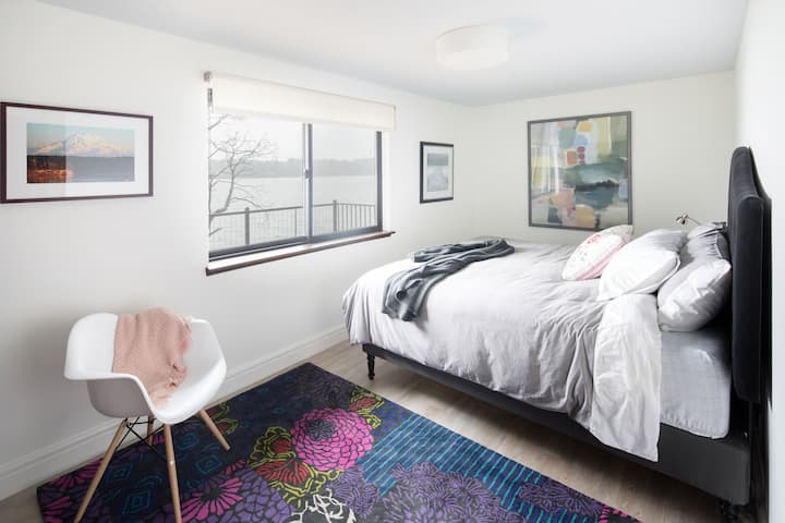 King bedroom with new bed and quality down bedding