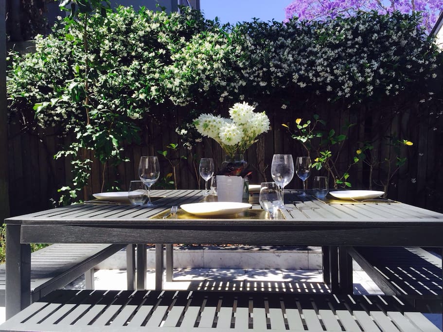 Outdoor dining for 4