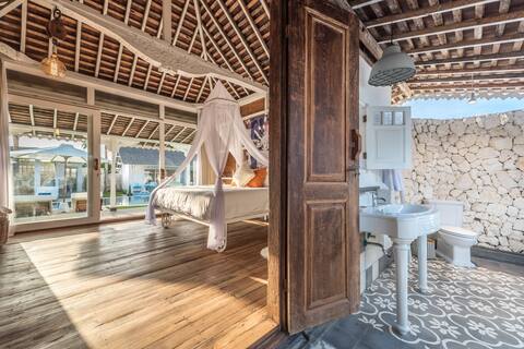 9 BR Bohemian Boutique Villa w 20m Lagoon pool
