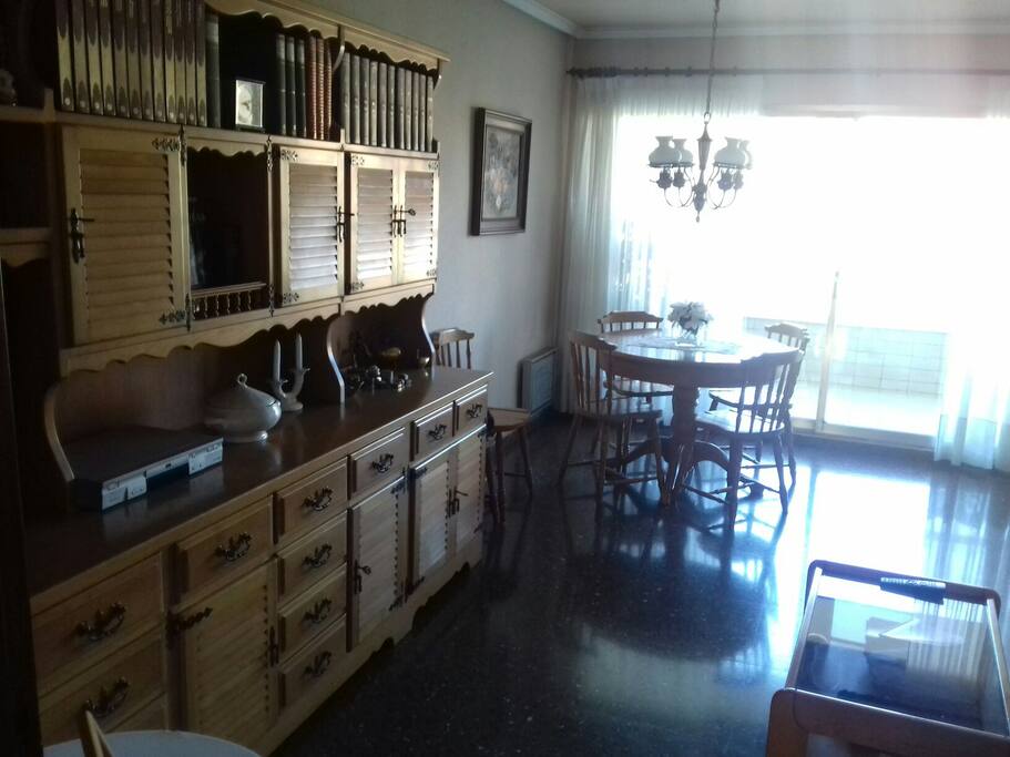 Salon comedo con terraza