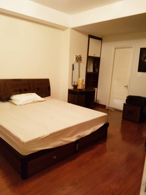 Bedroom 1, master bedroom