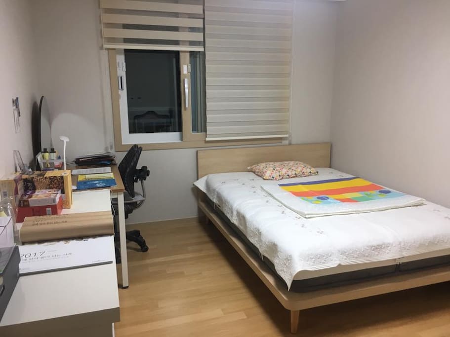 방 (Bedroom_pic_1)