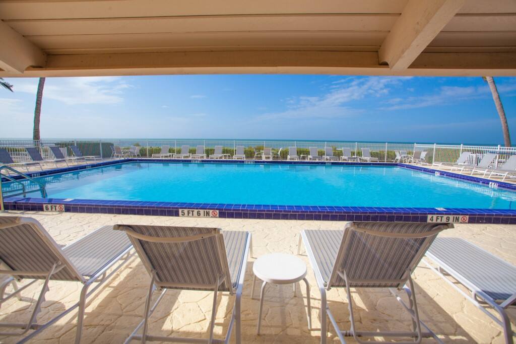 Sun Loungers Pool Area.jpg